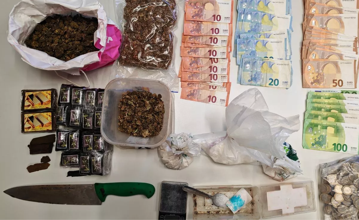 Objetos incautados en los registros. /Cedida