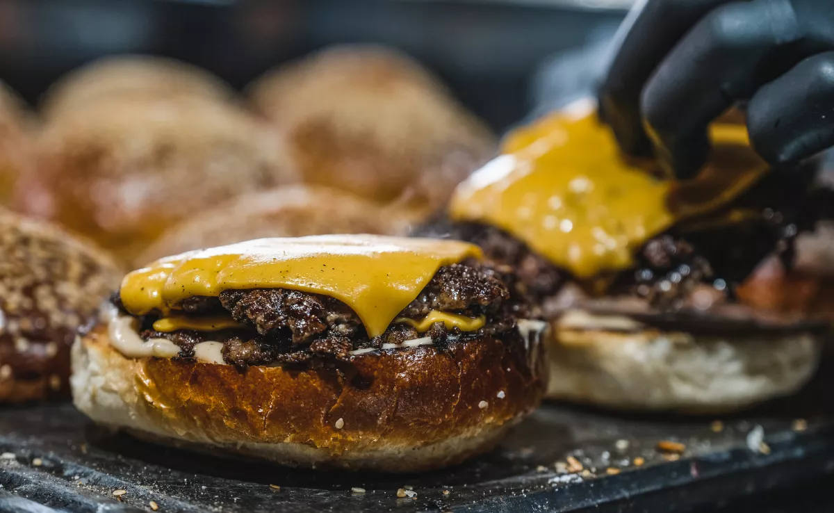 Imagen de una hamburguesa / CANVA