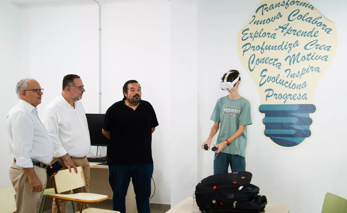 Poli Suárez y Casimiro Curbelo inauguran el nuevo CIFP en San Sebastián de La Gomera. /Cedida