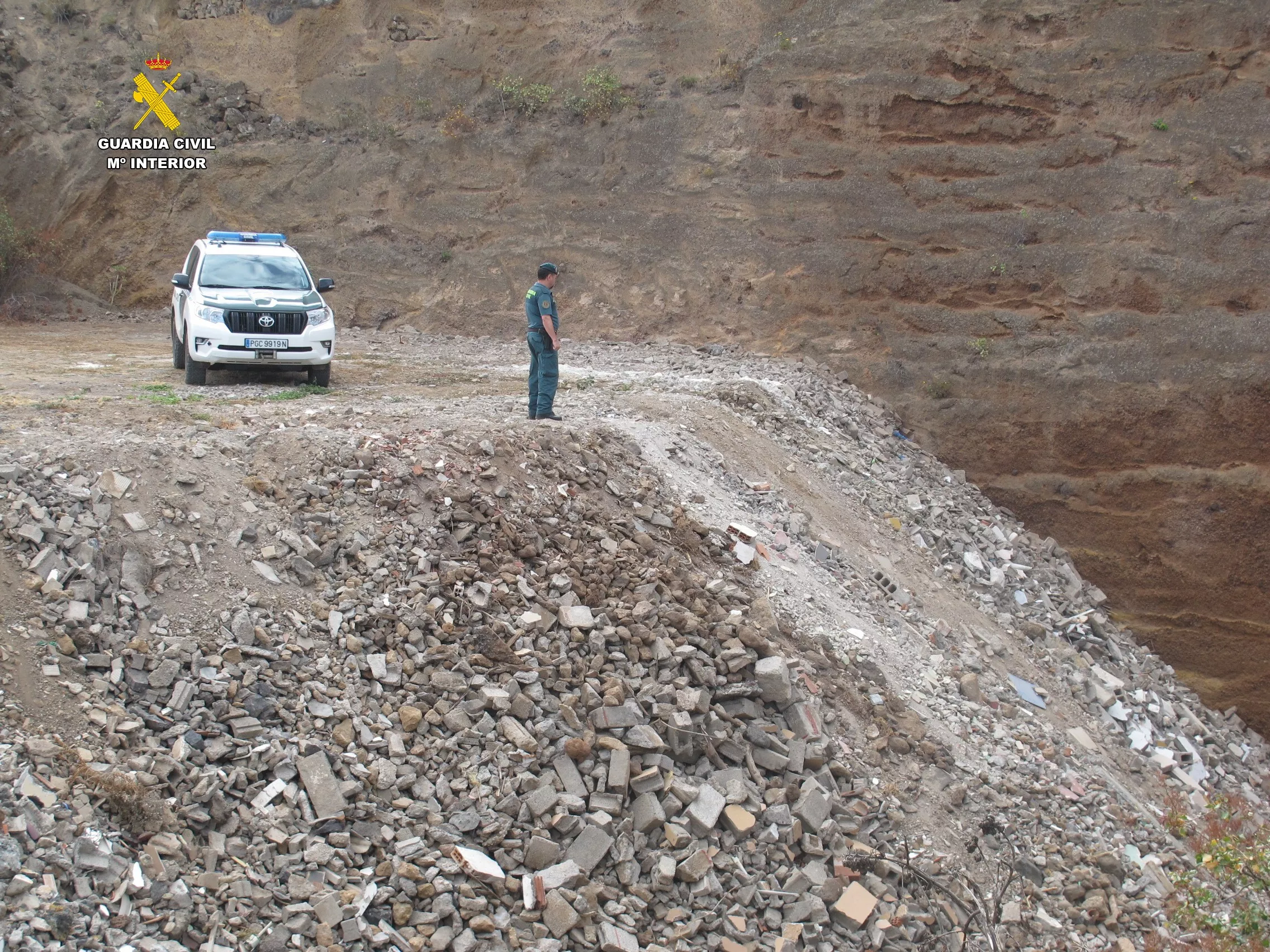 La Guardia Civil investiga a dos vecinos de Buenavista del Norte por vertido ilegal de residuos. / GUARDIA CIVIL
