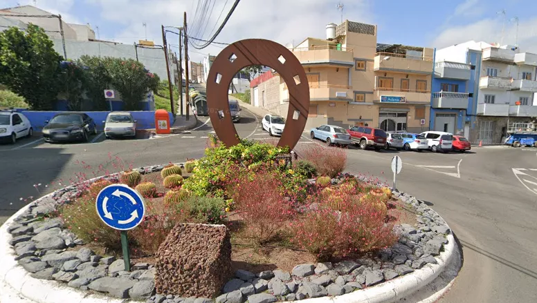 Rotonda de acceso a La Herradura, en Telde. / GOOGLE