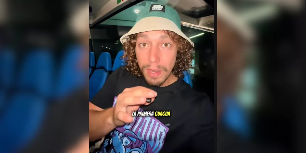 Imagen del tiktoker recorriendo Gran Canaria en guagua / TIKTOK - @specialsix