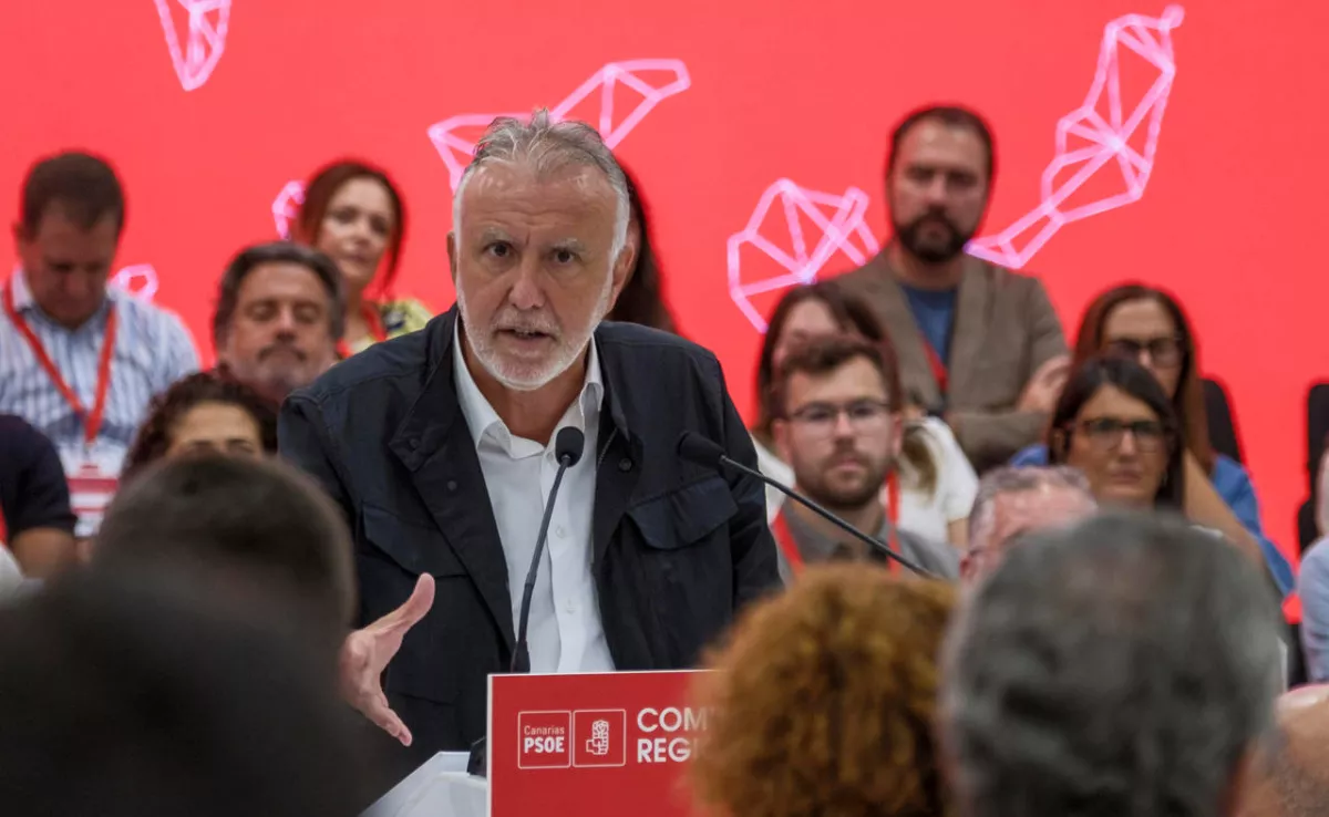 El ministro de Política Territorial y Memoria Democrática y secretario regional del PSOE de Canarias, Ángel Víctor Torres. / EFE - ÁNGEL MEDINA G. 