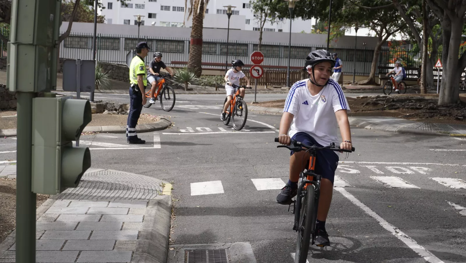 Los menores han aprendido cómo circular en bicicleta con mayor seguridad. / AYUNTAMIENTO DE LAS PALMAS DE GRAN CANARIA