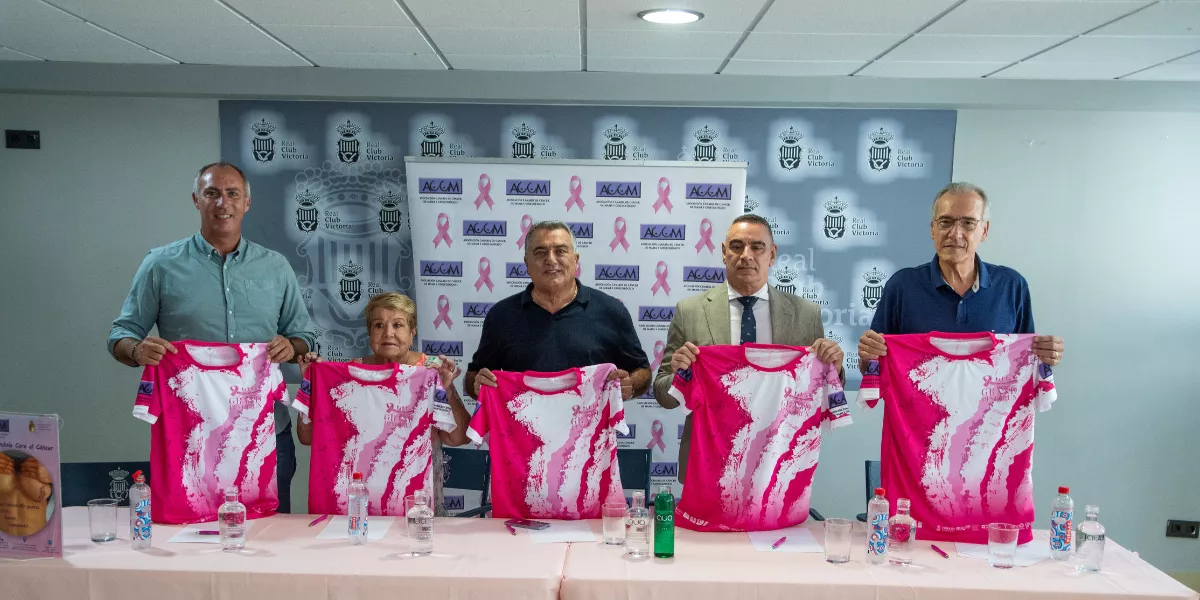 Foto de familia durante la presentación del acto  / CEDIDA