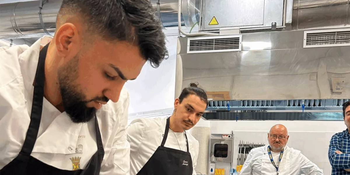 Imagen del chef canario, Kevin Díaz, cocinando / EP