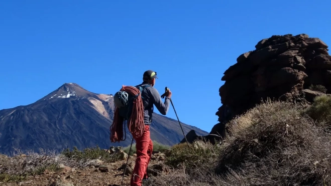 Montañismo en el Parque Nacional del Teide. / CEDIDA POR JAVIER MARTÍN-CARBAJAL 