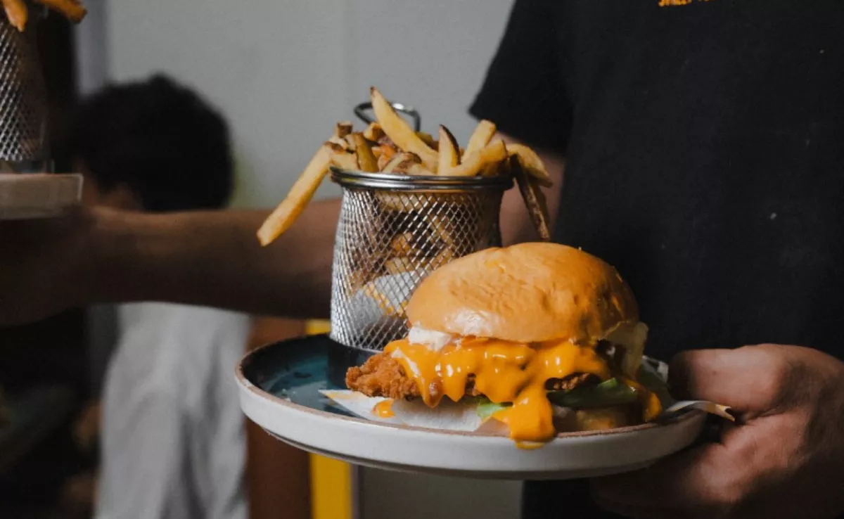 Imagen de una hamburguesa de Cheddar Smash, buffet libre / CHEDDAR SMASH