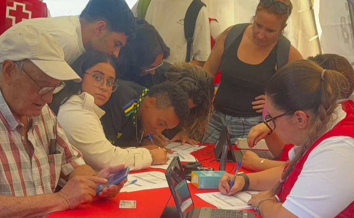 Puestos de la Cruz Roja a donde han sido trasladados los evacuados del simulacro de Garachico. /Alba Marichal
