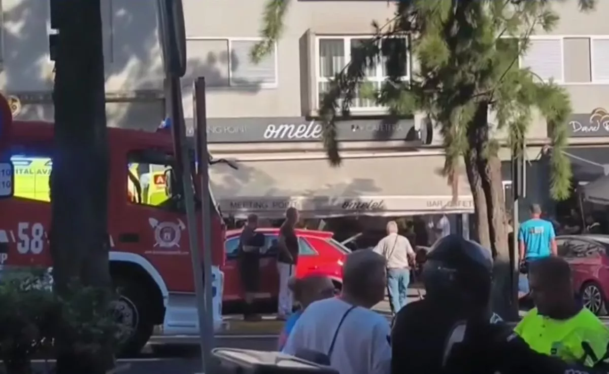 Terraza del restaurante Omelet, donde ha colisionado un coche. /Redes