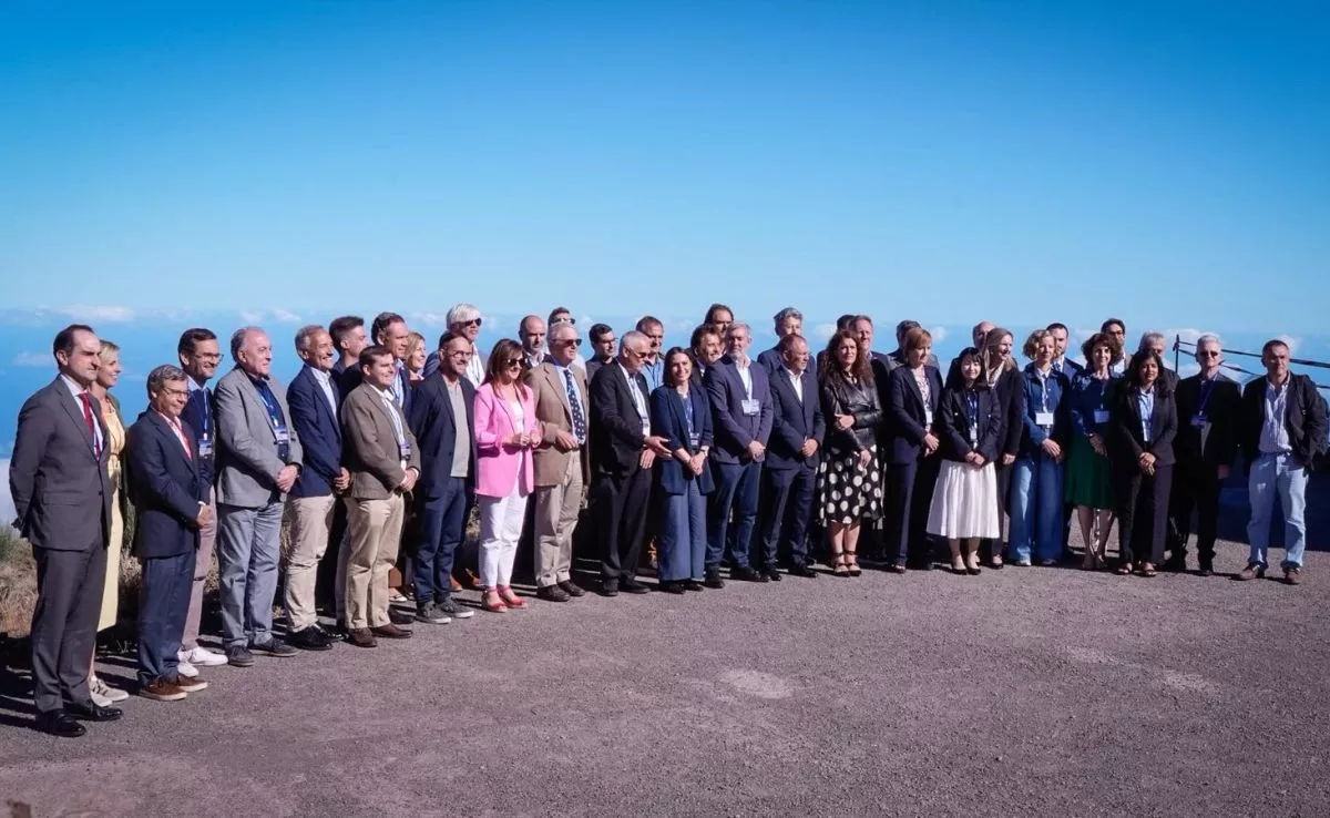 Fernando Clavijo junto al resto de participantes del foro Diploinnova, celebrado en La Palma. /Cedida