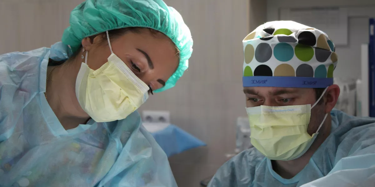 Imagen de cirujanos / PEXELS