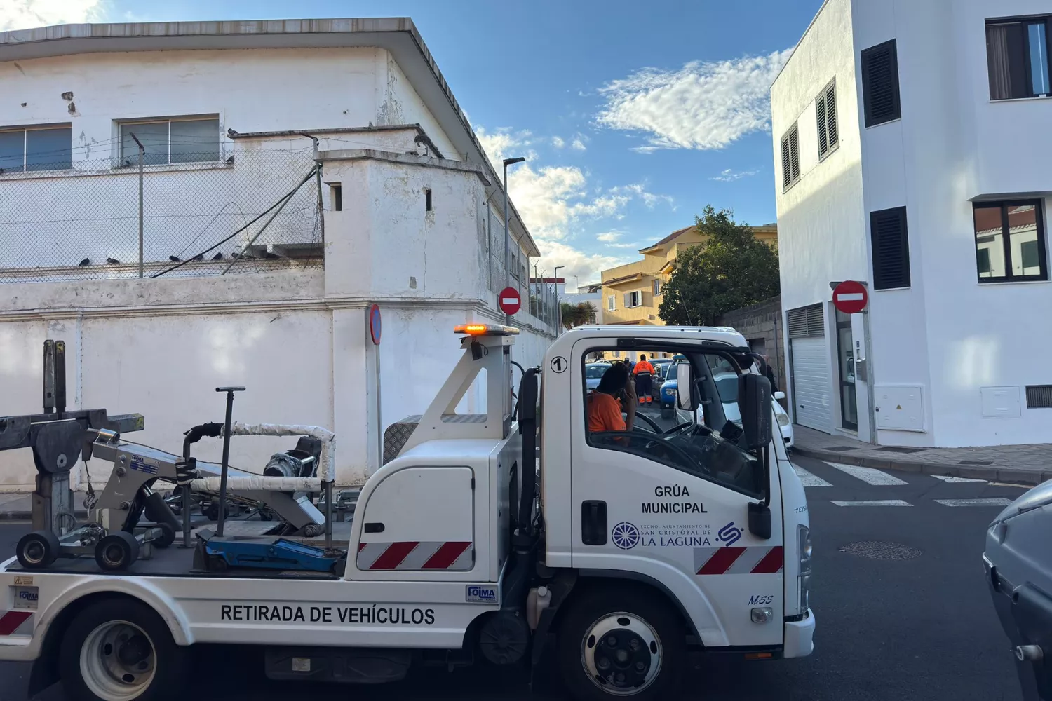 Una grúa de La Laguna en el camino Cañaveral./ RUALA