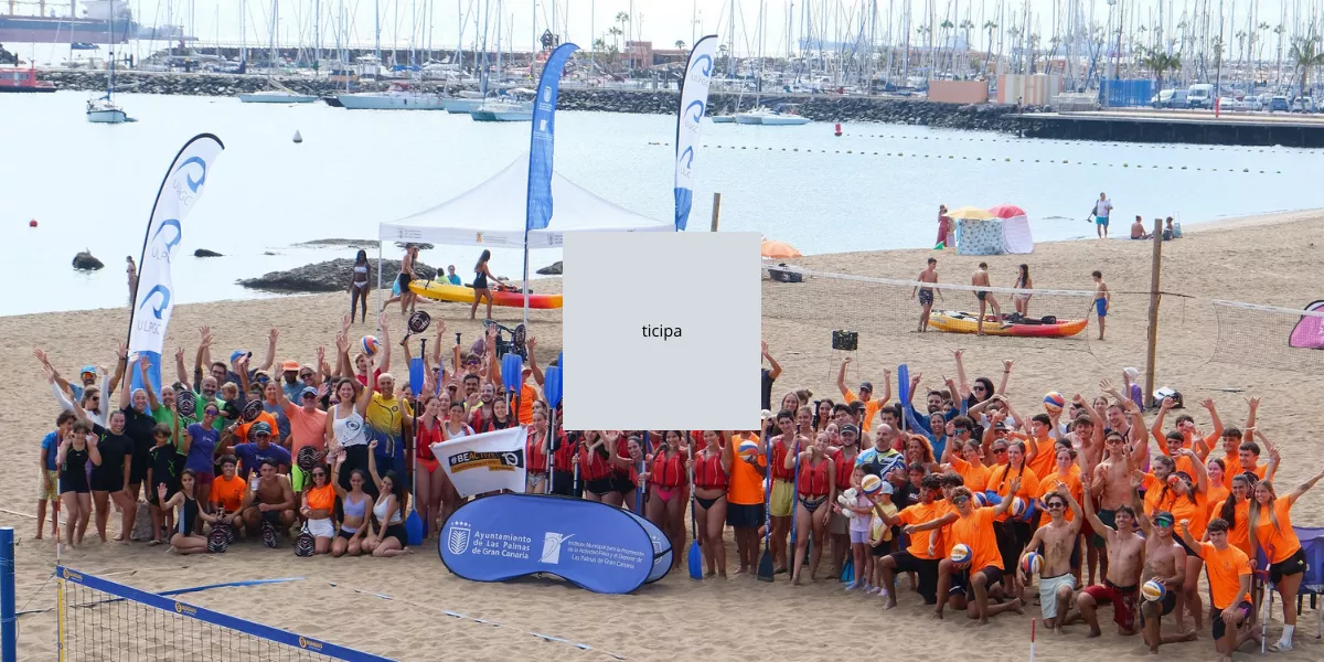 Imagen de los 300 jóvenes  que participaron en las jornadas deportivas en Las Alcaravaneras / AYUNTAMIENTO DE LAS PALMAS DE GRAN CANARIA