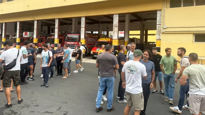 Concentración de bomberos en el parque de Miller BajoAH (1)