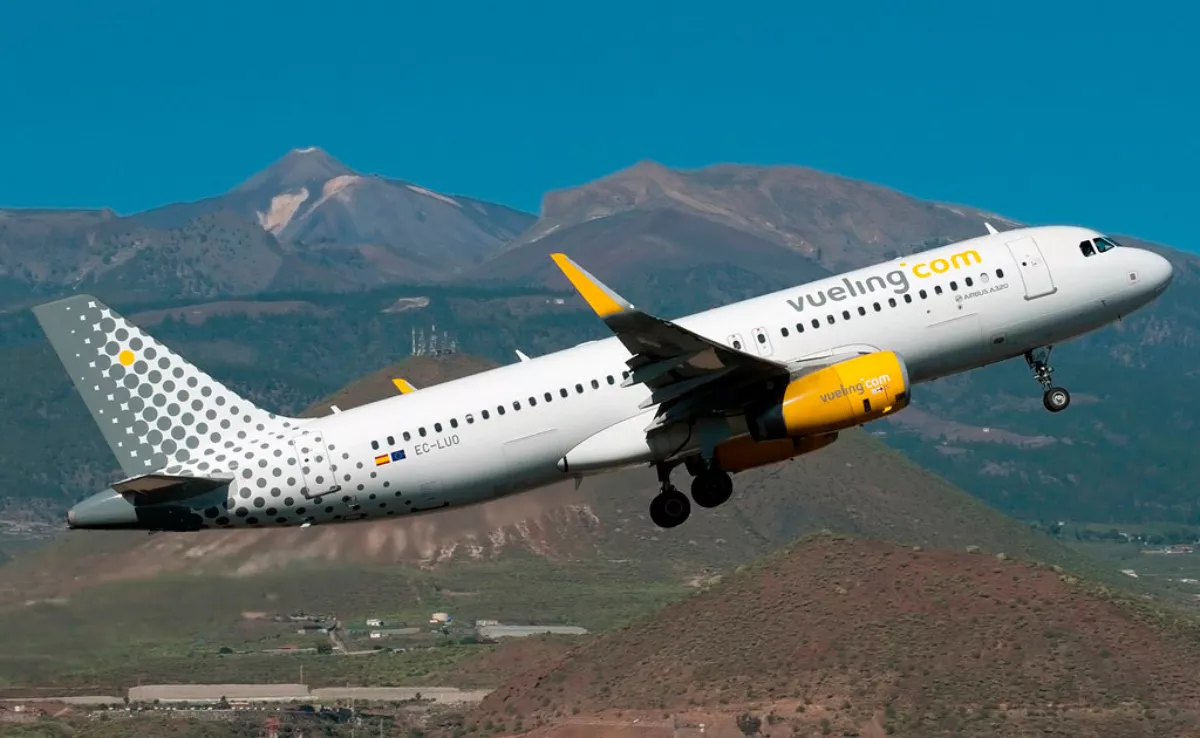 Vueling amplía sus plazas en Canarias tras la retirada de Ryanair. 