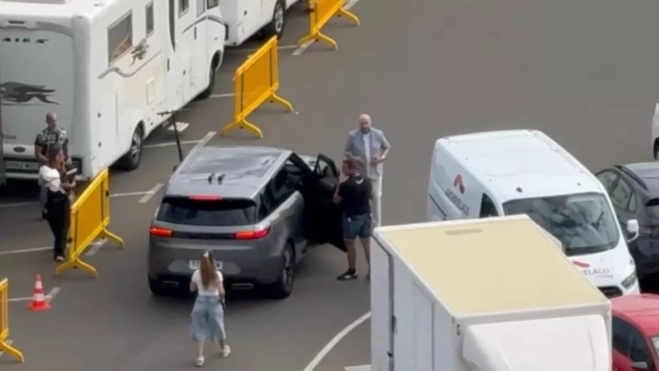 John Travolta abandona el set de rodaje en el Muelle Deportivo. / AH John Travolta abandona el set de rodaje en el Muelle Deportivo. / AH