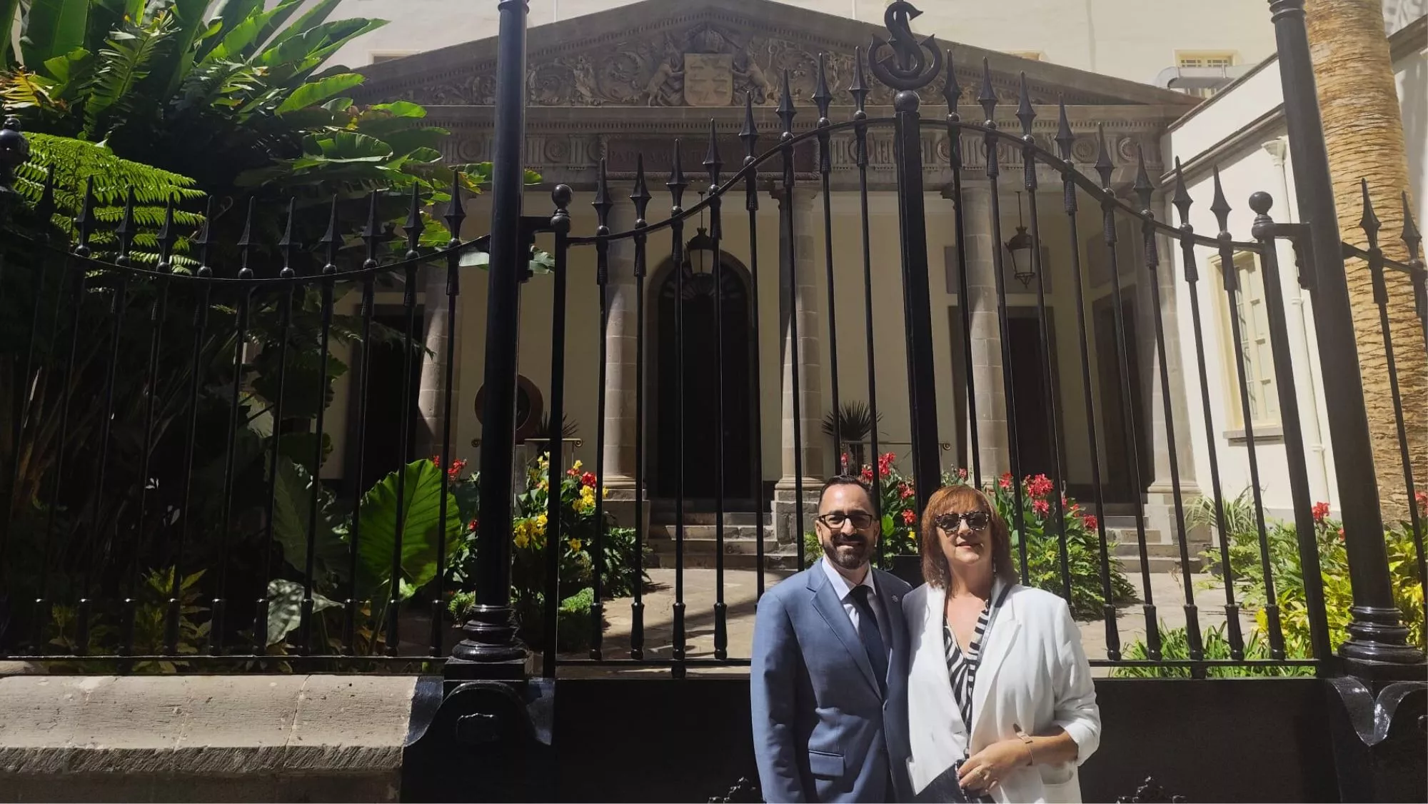 La presidenta de ASCAV, Doris Borrego, y el asesor jurídico de la asociación, Javier Valentín.  / CEDIDA