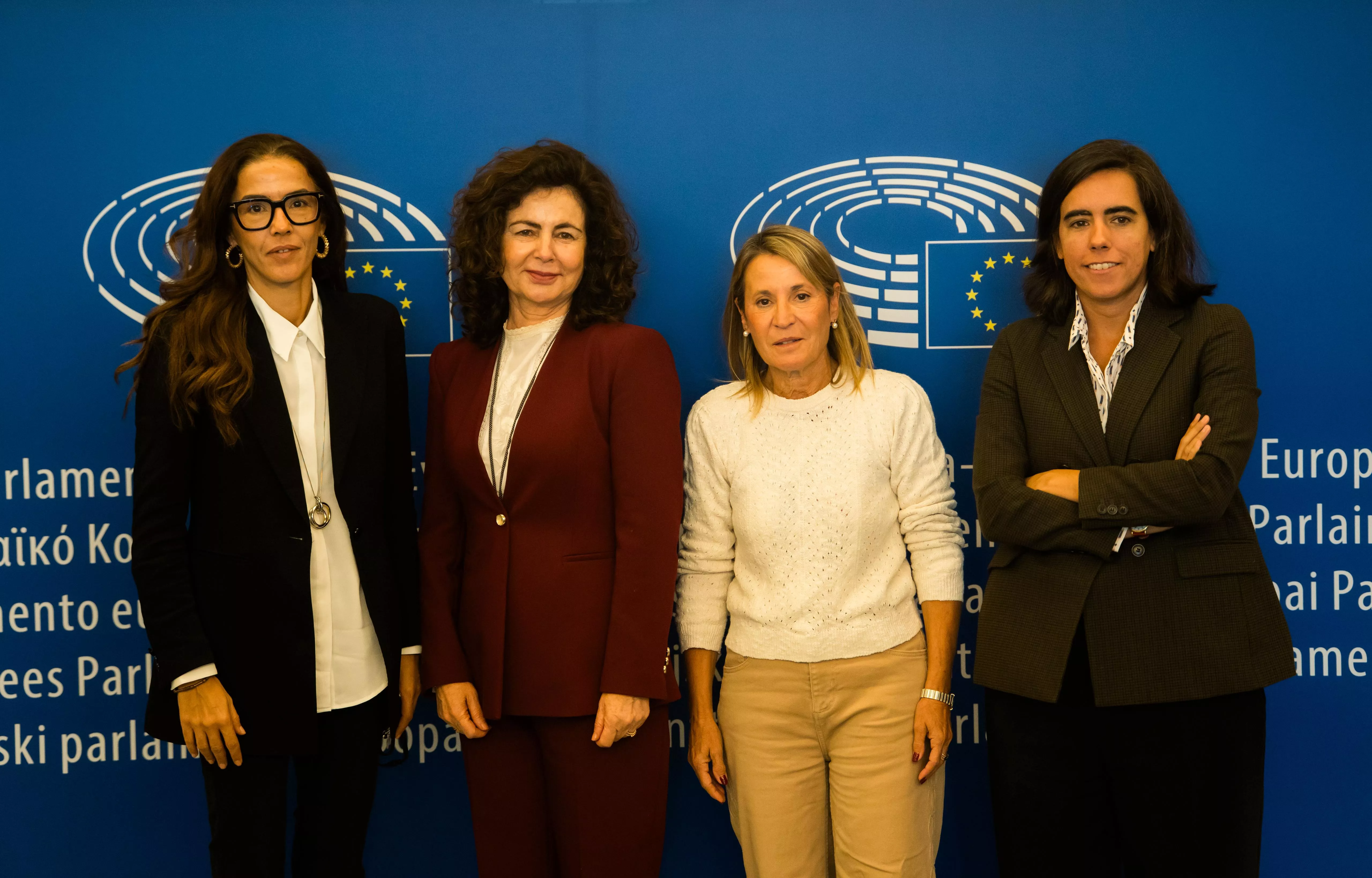 La consejera de Hacienda del Gobierno de Canarias, Matilde Asián y Celia Alberto con las eurodiputadas Isabel Benjumea y Elena Nevado