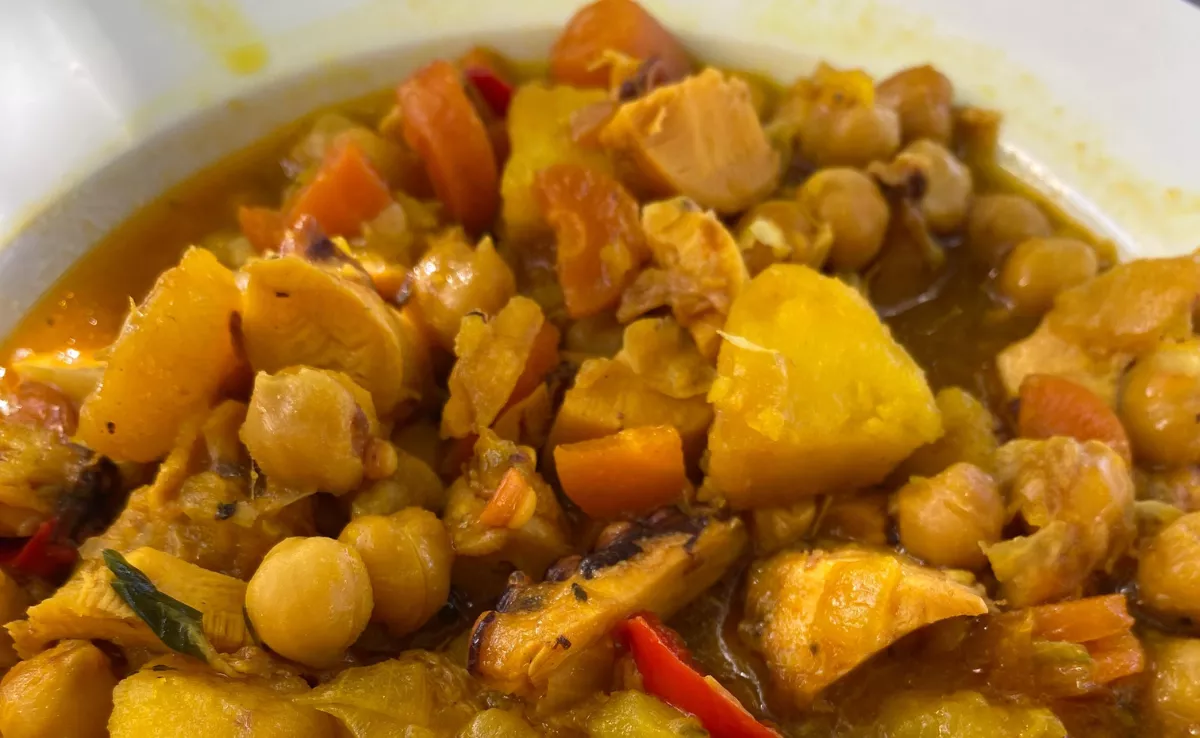 Imagen de un plato de ropa vieja de pulpo canaria / ATLÁNTICO HOY - IRENE CARTAYA