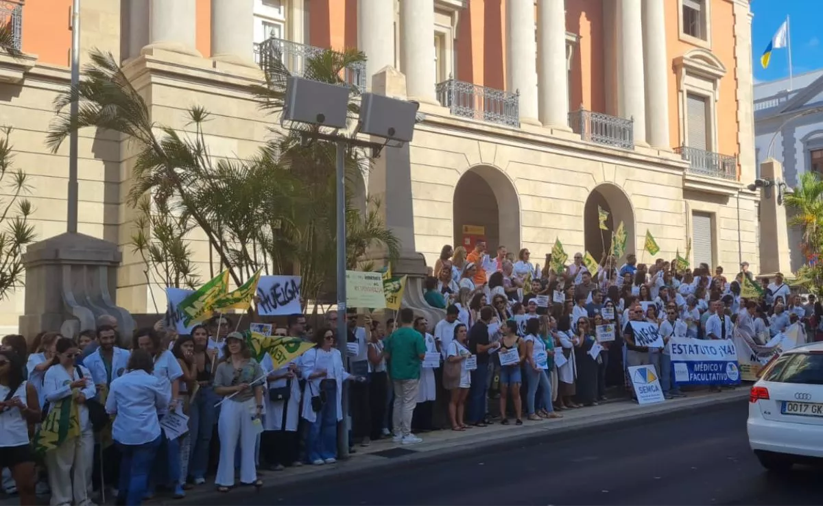 Concentración de médicos en la Subdelegación del Gobierno en Tenerife|AH
