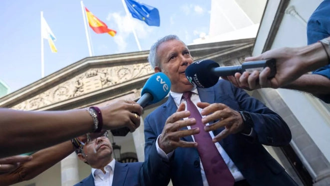 El portavoz del PSOE en el Parlamento de Canarias, Sebastián Franquis, ha reaccionado este martes ante la publicación del borrador del dictamen de la comisión que ha investigado la compra de mater