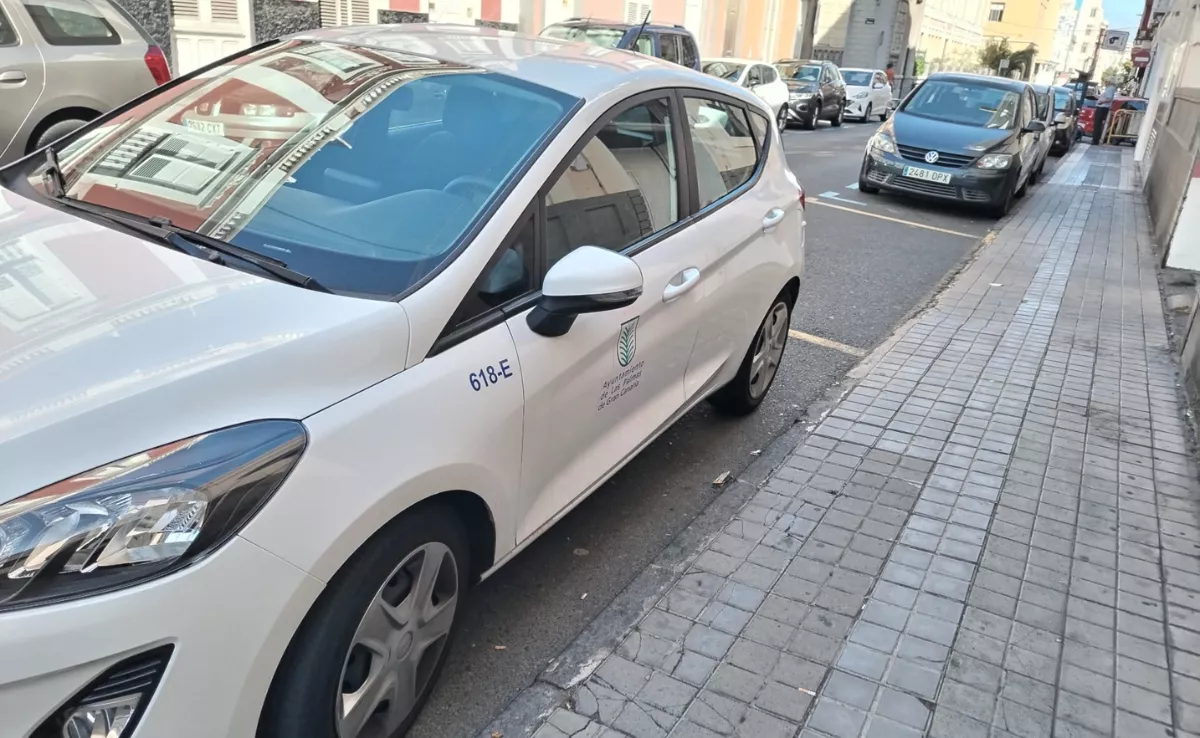 Uno de los vehículos que utilizan los inspectores de Limpieza en Las Palmas / AH