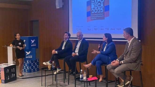 Charla 'El deporte como motor de turismo y salud' celebrada dentro del marco de ExpoDeca 2025. / ATLÁNTICO HOY - ALBA MARICHAL