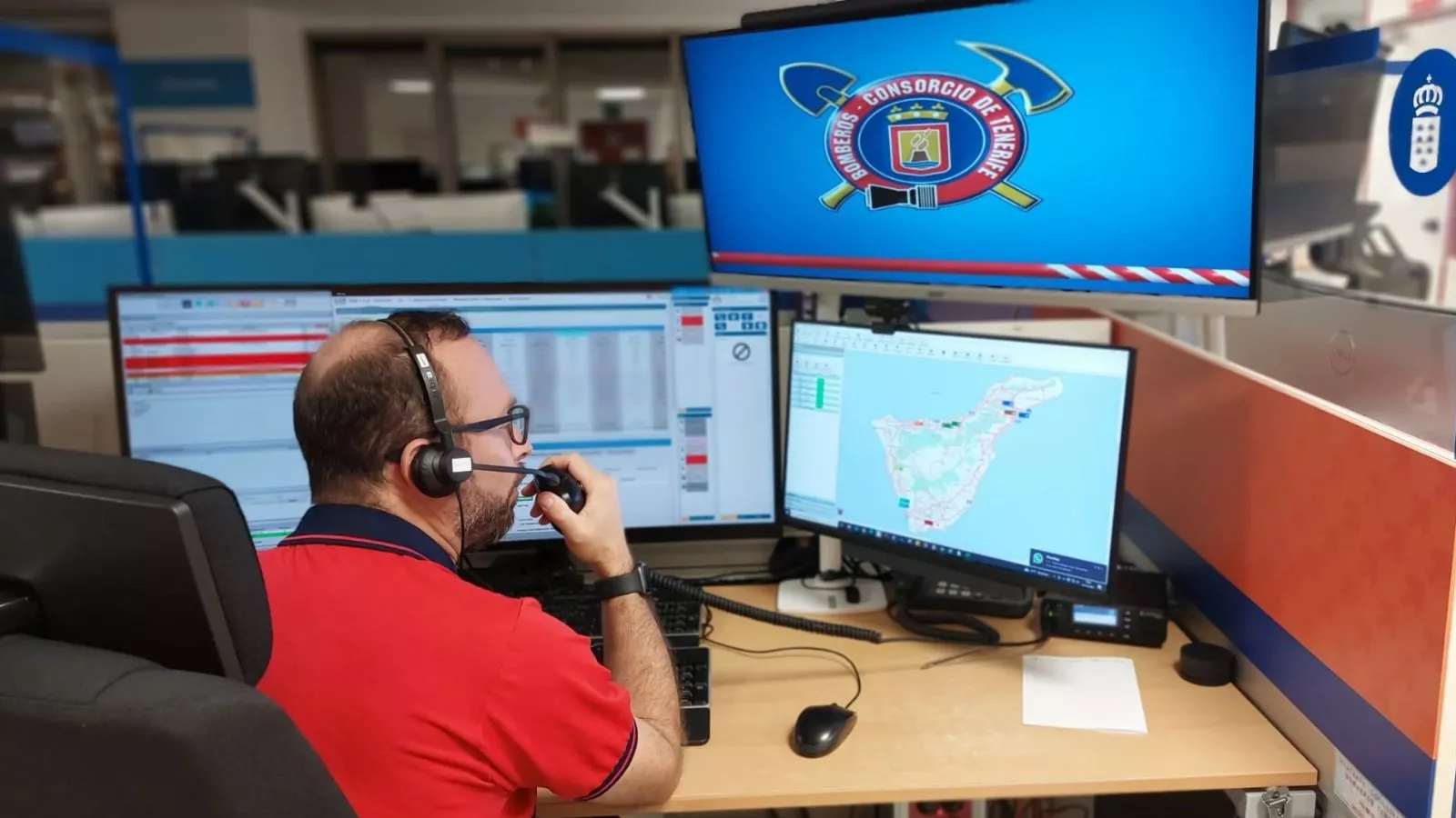 Técnico de Bomberos de Tenerife que asistieron el incendio de una casa en Puerto de la Cruz. / 112 CANARIAS