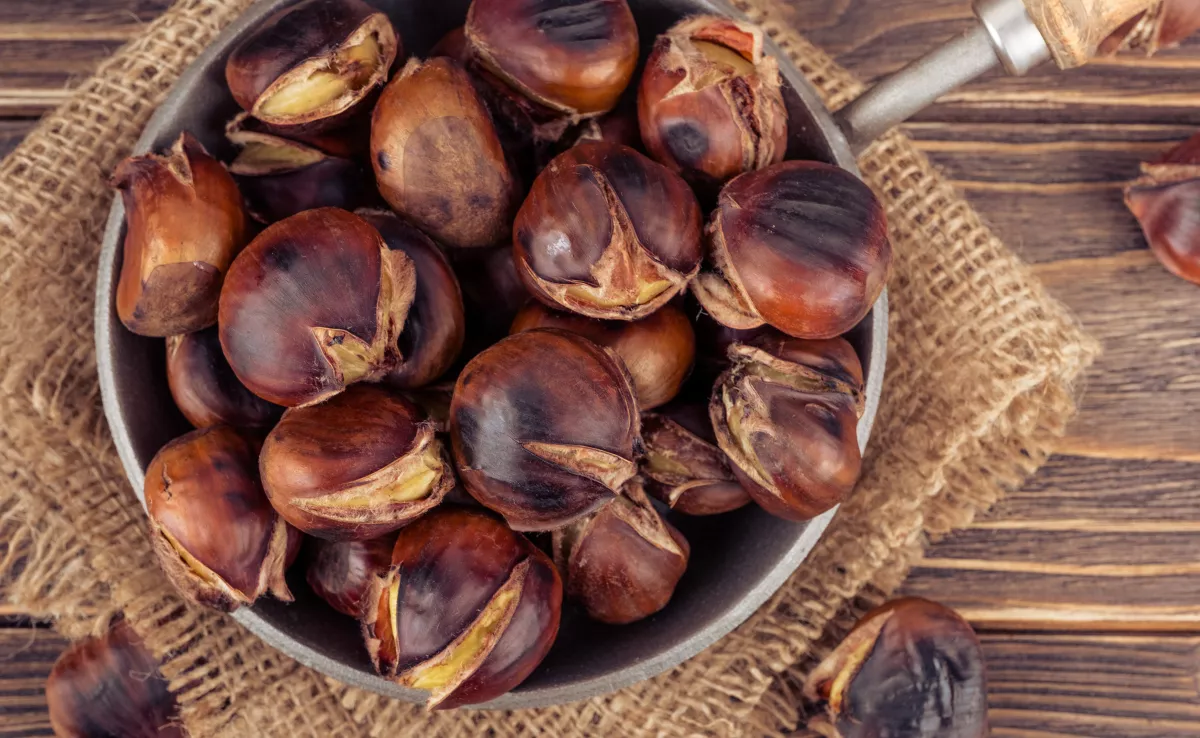 Imagen de un plato de castañas / CANVA