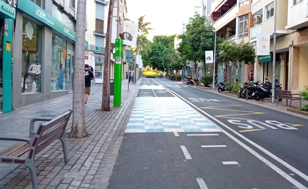 Carril bici en la calle comercial de El Pilar|TERECOELLO-AH