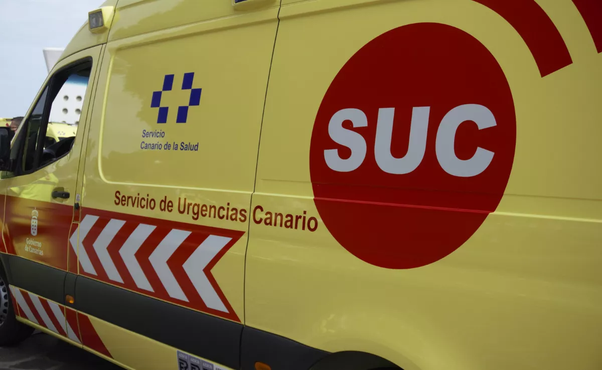 Imagen de archivo de una ambulancia del Servicio de Urgencias Canario (SUC). / AH