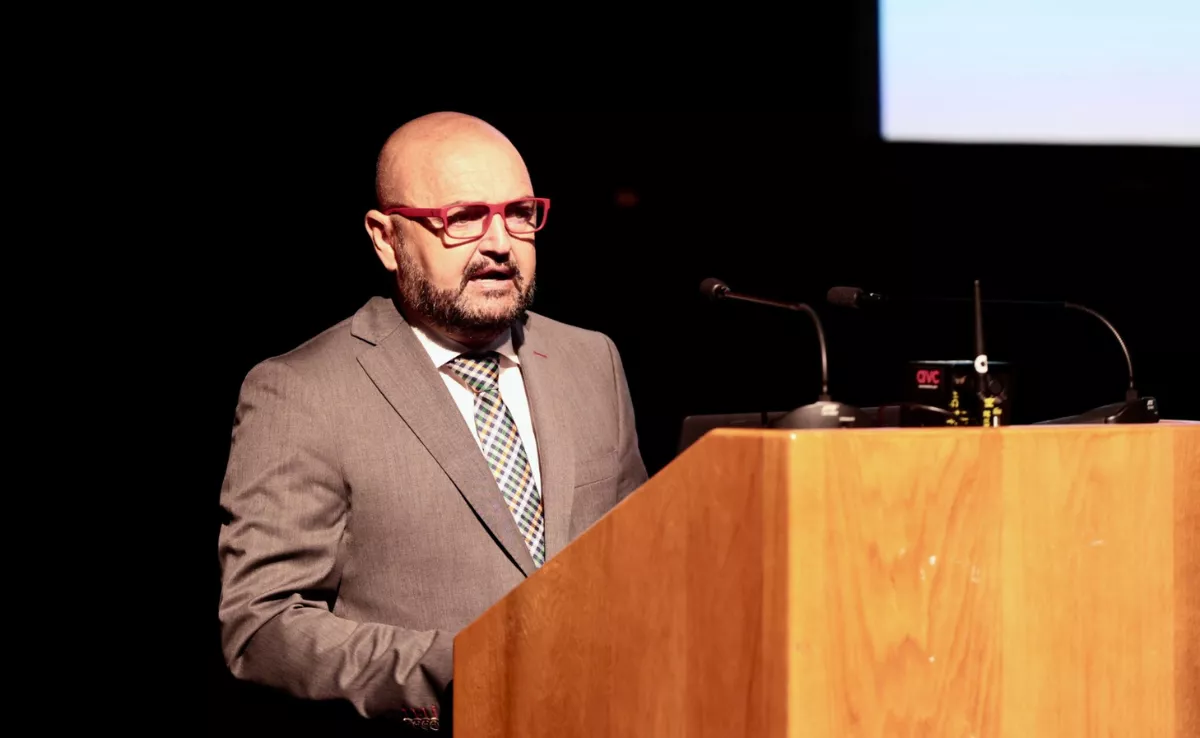 El consejero de Turismo de Gran Canaria, Carlos Álamo, durante el congreso celebrado en Meloneras para captar turistas norteamericanos. / AH