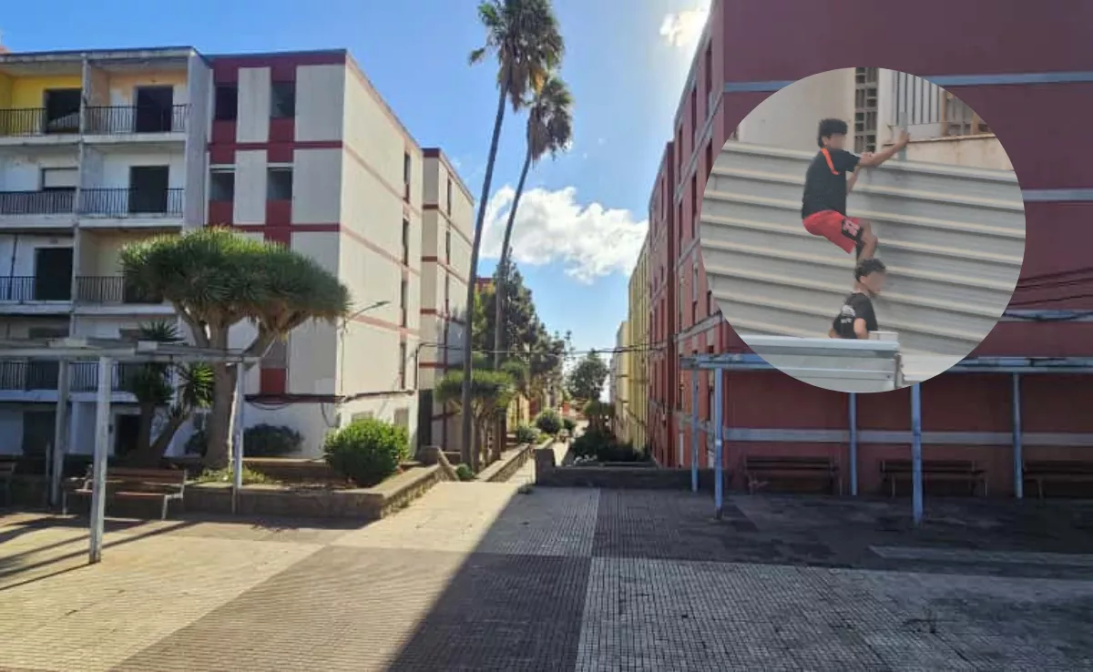 Unas personas saltando una valla en Las Chumberas, posiblemente para entrar a una vivienda. / CEDIDAS