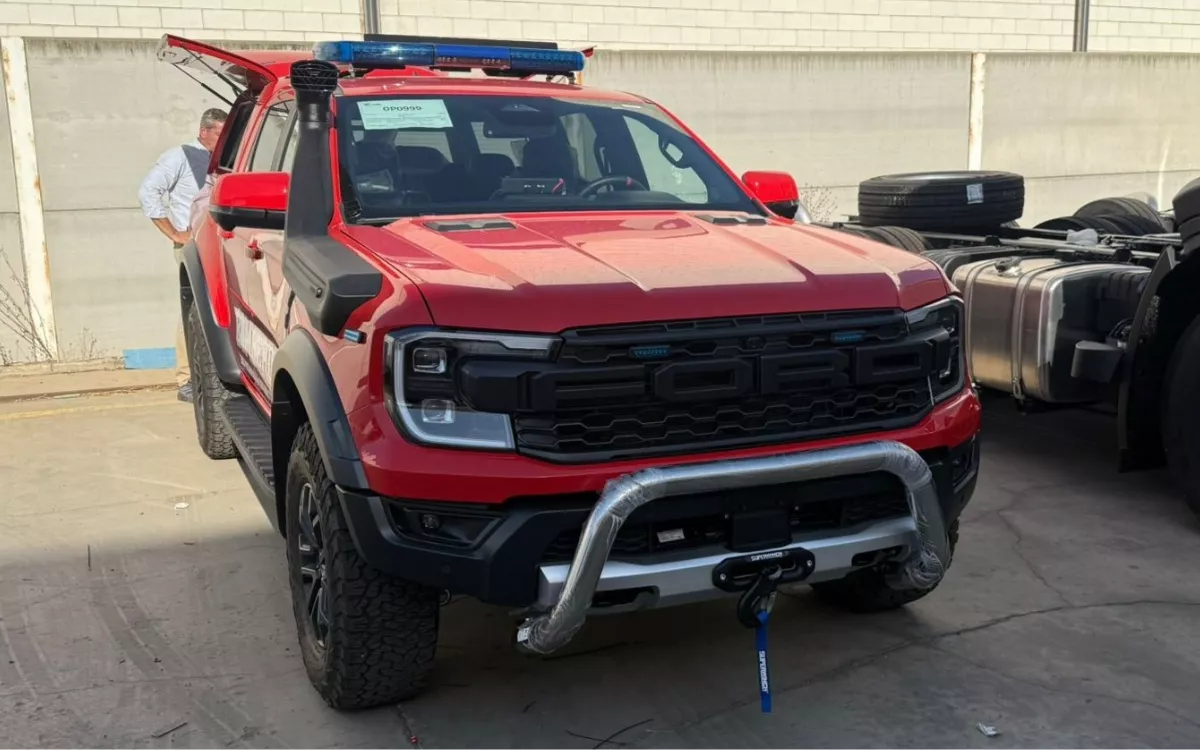 Las Palmas de Gran Canaria moderniza su cuerpo de Bomberos con una nueva pick-up de coordinación. / AH