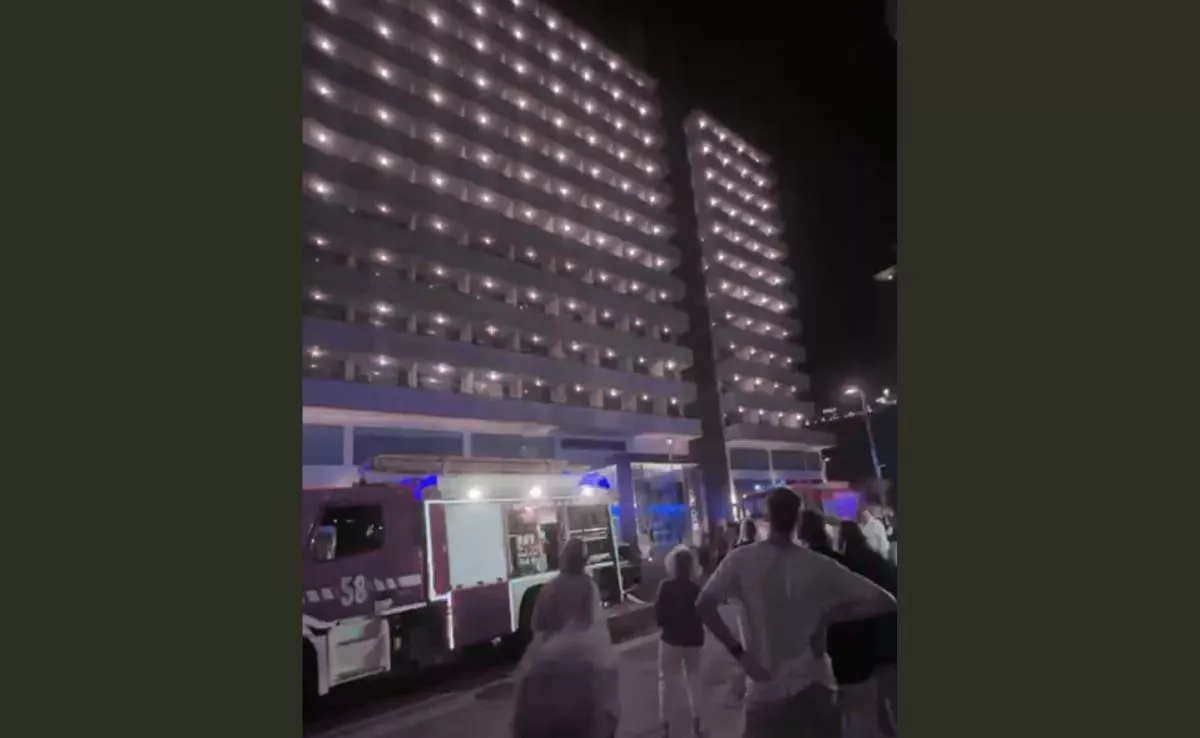 Hotel Meliá Costa Atlantis Tenerife, desde el que se precipitó un joven de 23 años que ha fallecido por el impacto. /Redes