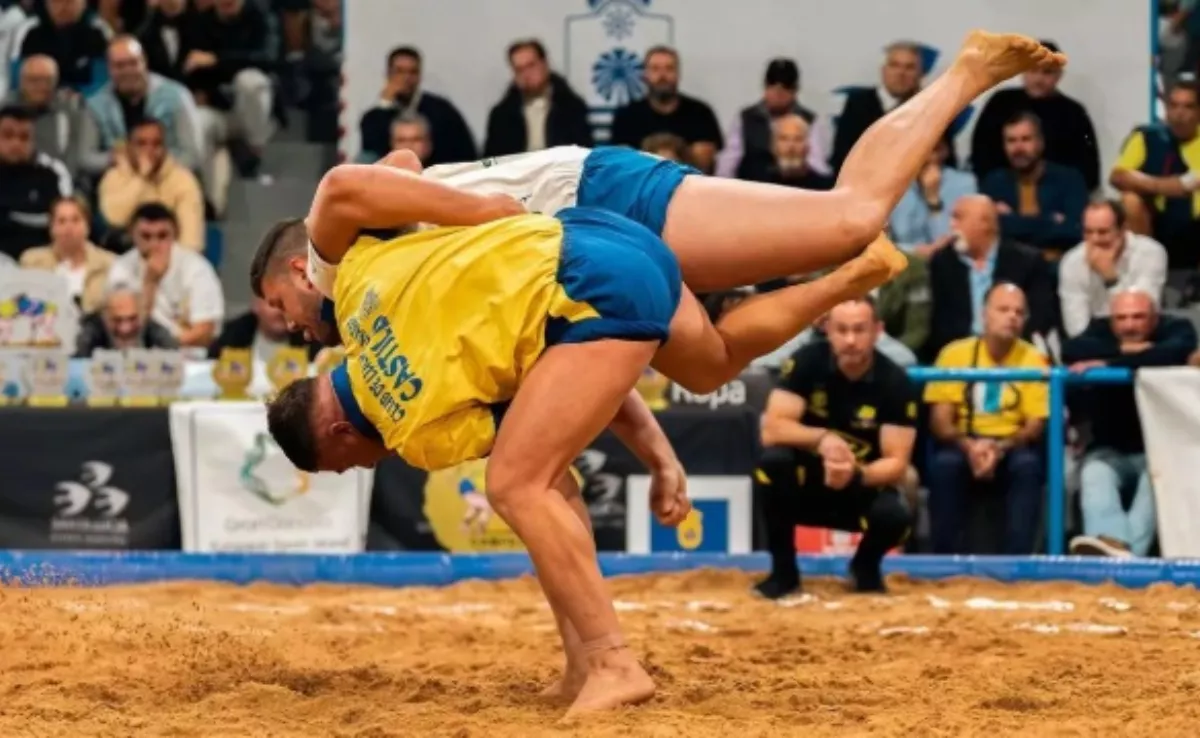 Imagen de una luchada de lucha canaria / LPA VISIT