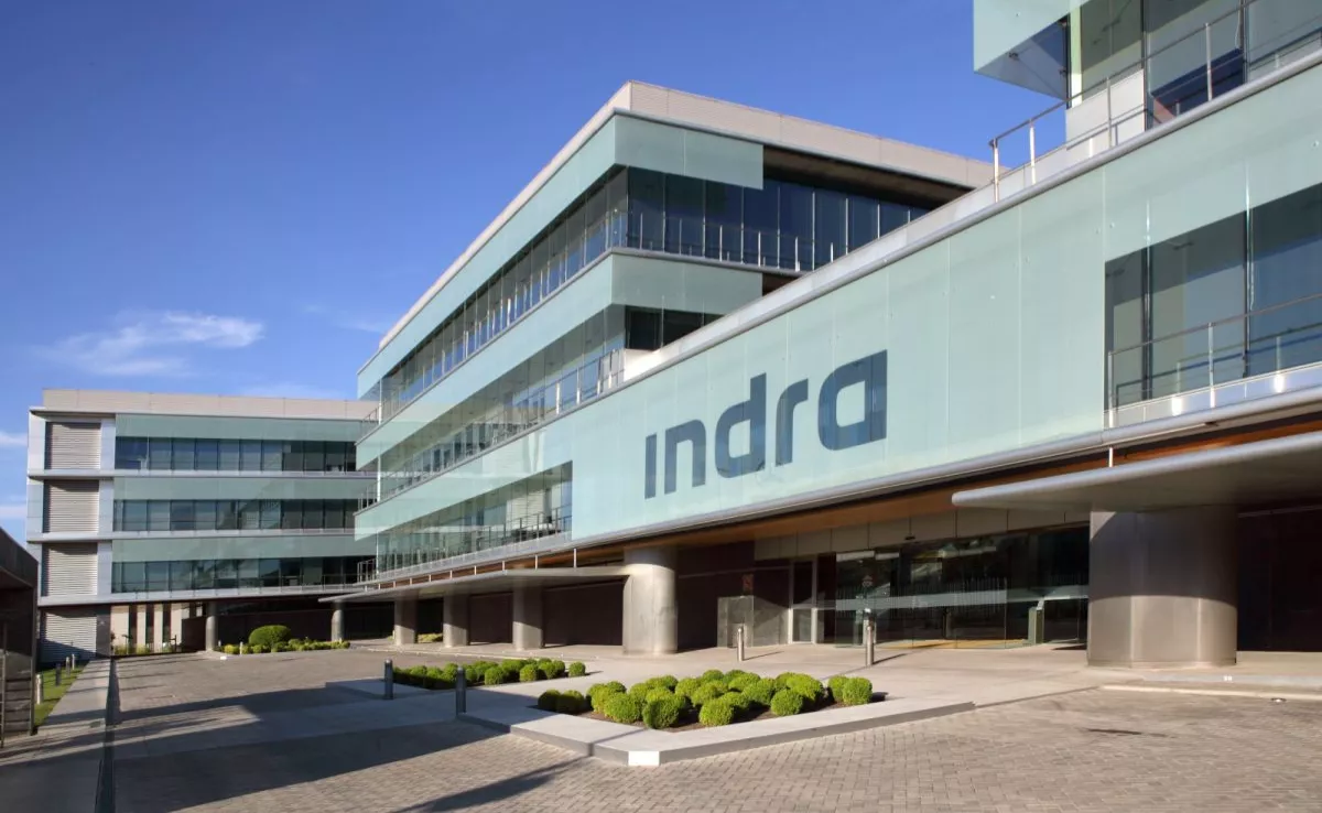 La sede de Indra, empresa que supera los 40 euros por acción y suma 4.000 millones de capitalización desde enero. / AH
