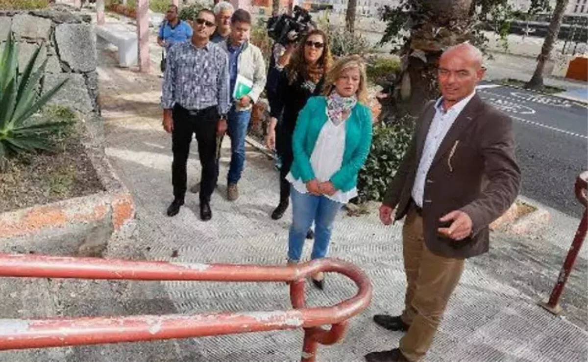 Inmaculada Medina y Miguel Ángel Padrón, en 2018, cuando ambos eran concejala y jefe de Parques y Jardines, respectivamente. / ARCHIVO