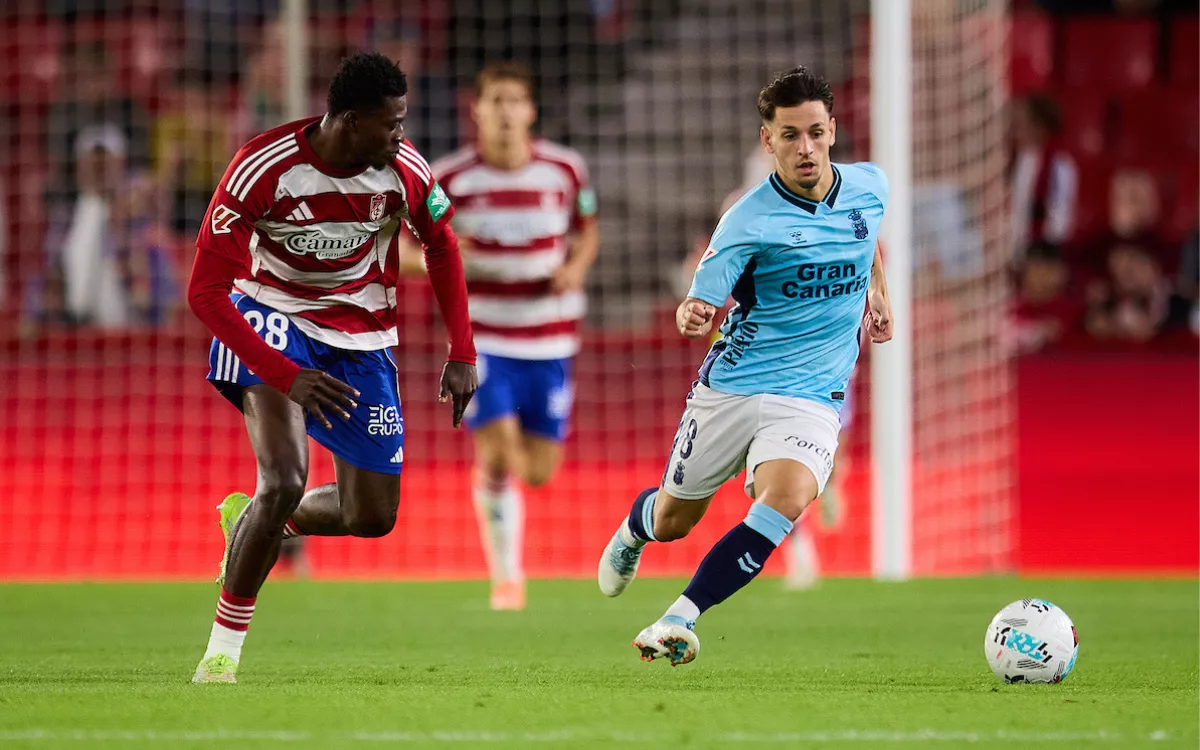 Las Palmas se trae un punto de Granada en un pulso sin goles pero con buenas sensaciones. / @UDLP_OFICIAL