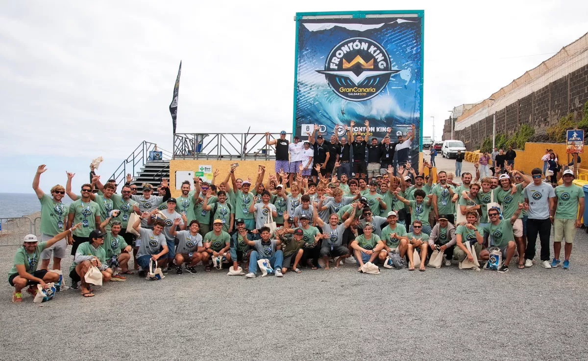La gran familia del Gran Canaria Frontón King 2025, que comienza este fin de semana en Gáldar para decidir el campeonato del mundo de bodyboard. / AH