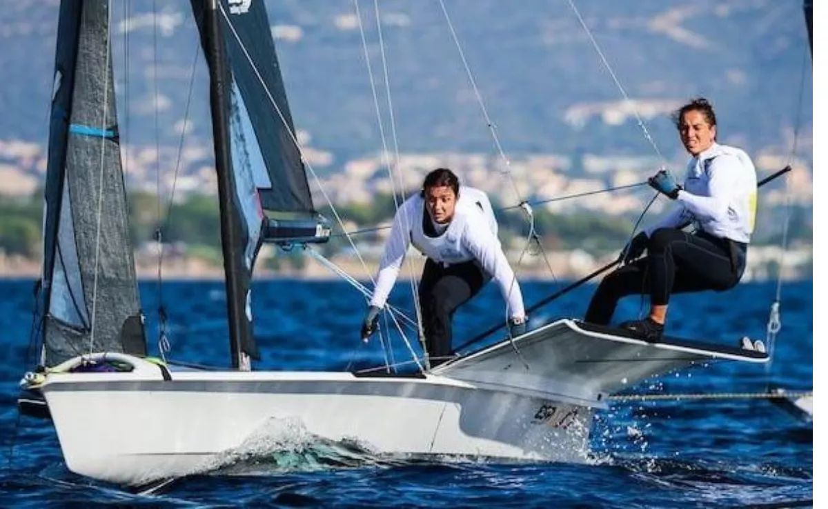 Paula Barceló y María Cantero, campeonas del mundo en la modalidad 49er FX, durante un campeonato en Cerdeña. / Sailing Energy