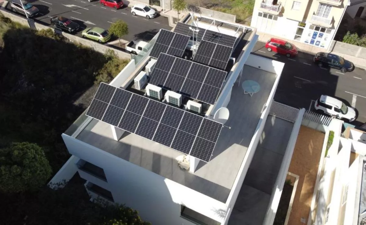 El completo turístico del exjefe de Parques y Jardines que ha sido embargado de manera preventiva por los delitos de cohecho y blanqueo de capitales. / FLYING LA PALMA