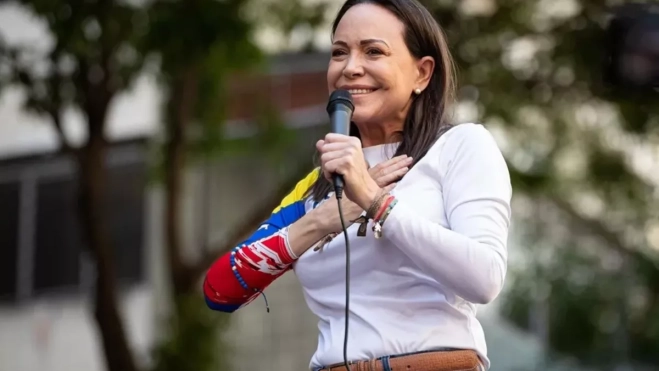 Fotografía de archivo de la líder opositora María Corina Machado, hablando durante un acto de campaña en Caracas (Venezuela). EFE/ Ronald Peña R Fotografía de archivo de la líder opositora María Corina Machado, hablando durante un acto de campaña en Caracas (Venezuela). EFE/ Ronald Peña R