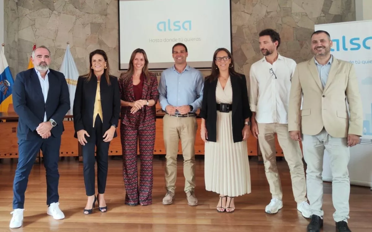 Alsa enseña la patita en Arinaga con un plan de transporte discrecional para trabajadores. / AH