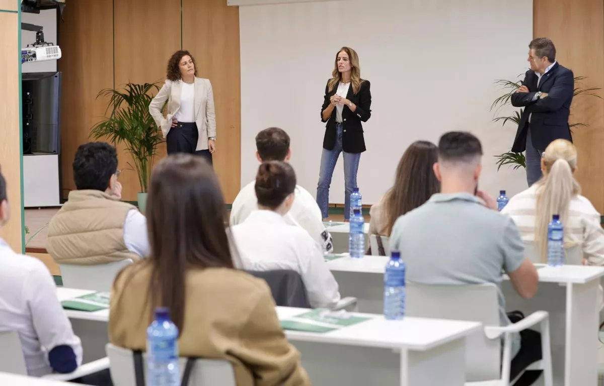 HiperDino forma a 21 futuros gerentes en una nueva edición de su Escuela de Mandos