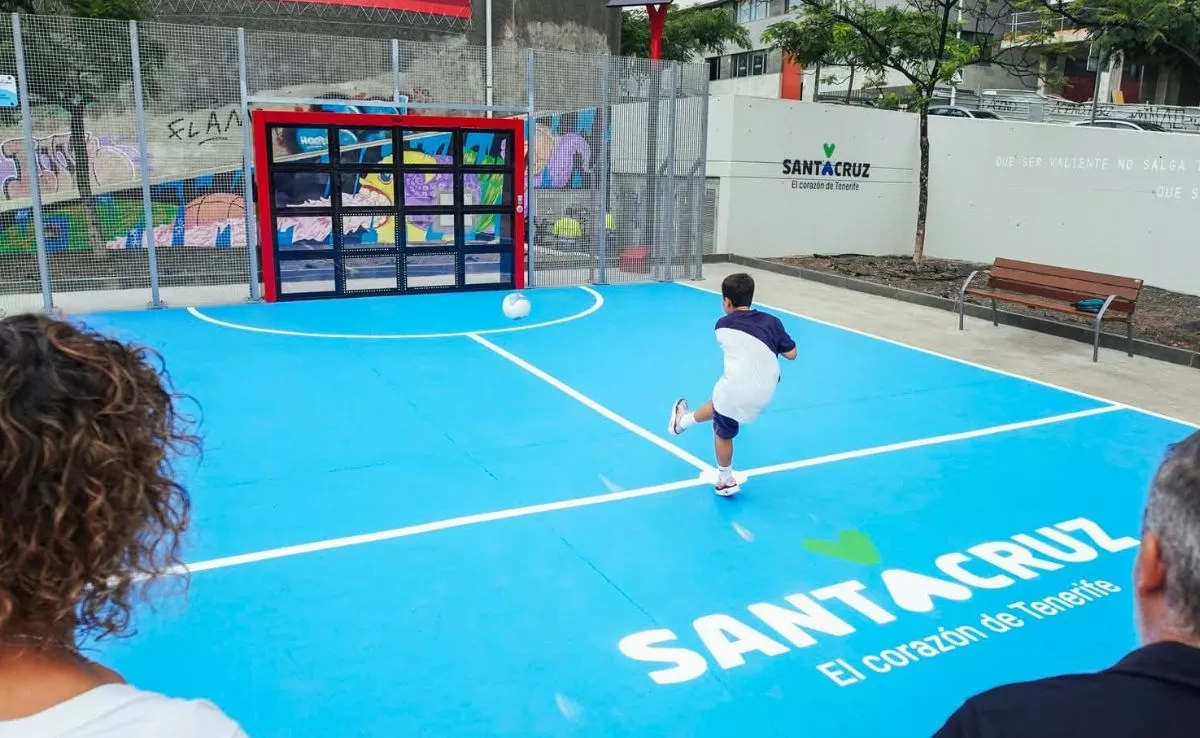Pantalla interactiva en plaza de Santa Cruz|CEDIDA