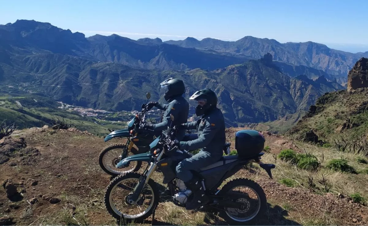 Agentes motorizados de la Guardia Civil|GUARDIACIVIL