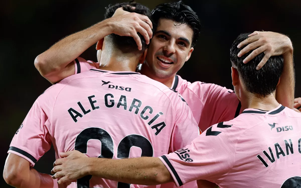 La UD Las Palmas corre por el ascenso: triunfo convincente ante un Eibar sin respuesta. / @UDLP_OFICIAL