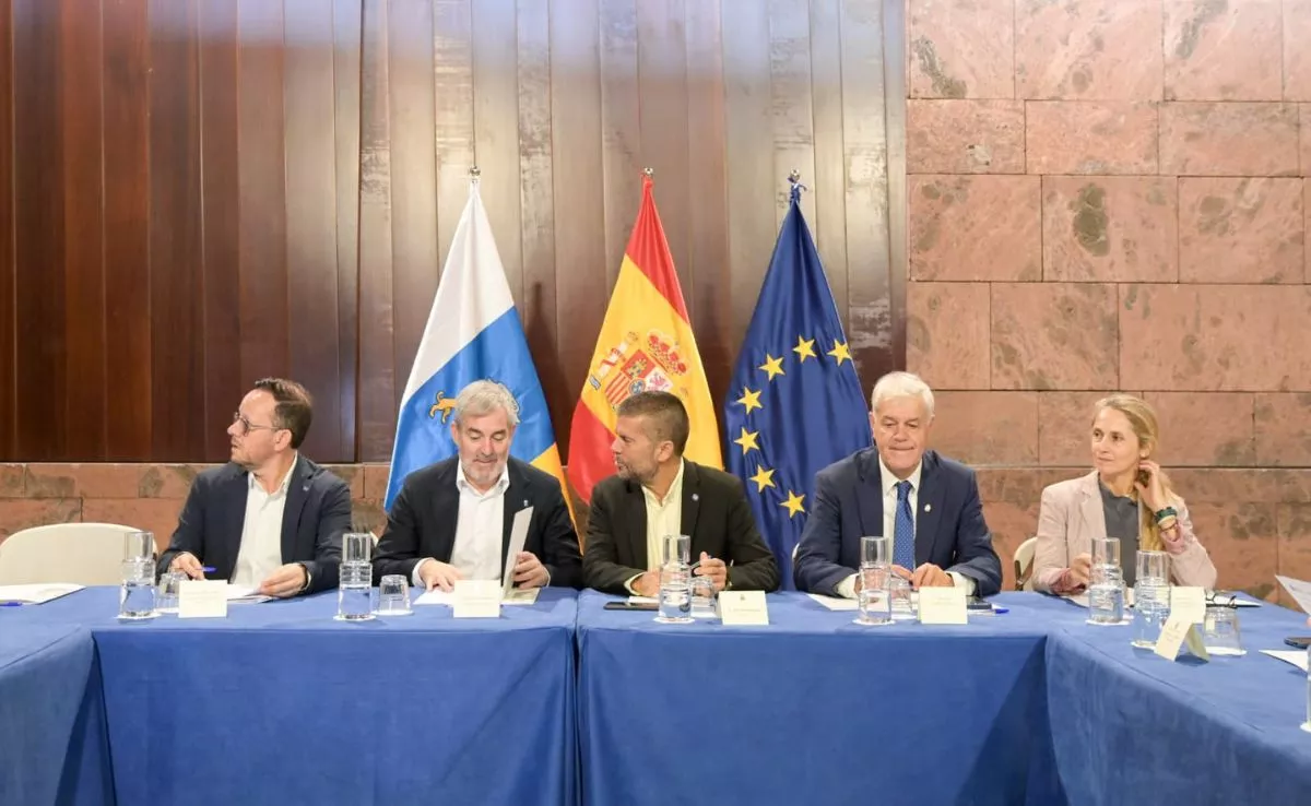 Fernando Clavijo, presidente de Canarias, representantes de Fecai, de Fecam y de las dos universidades públicas, para activar el Centro de Innovación para el Desarrollo Sostenible. /Cedida